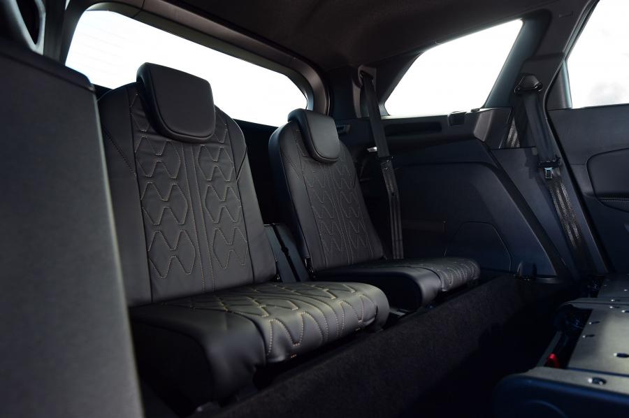 Интерьер Peugeot 5008 GT Line 2017 года  (UK) (фото 3 из 30)